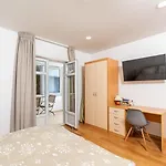 Casa Nova ゲストハウス 3*